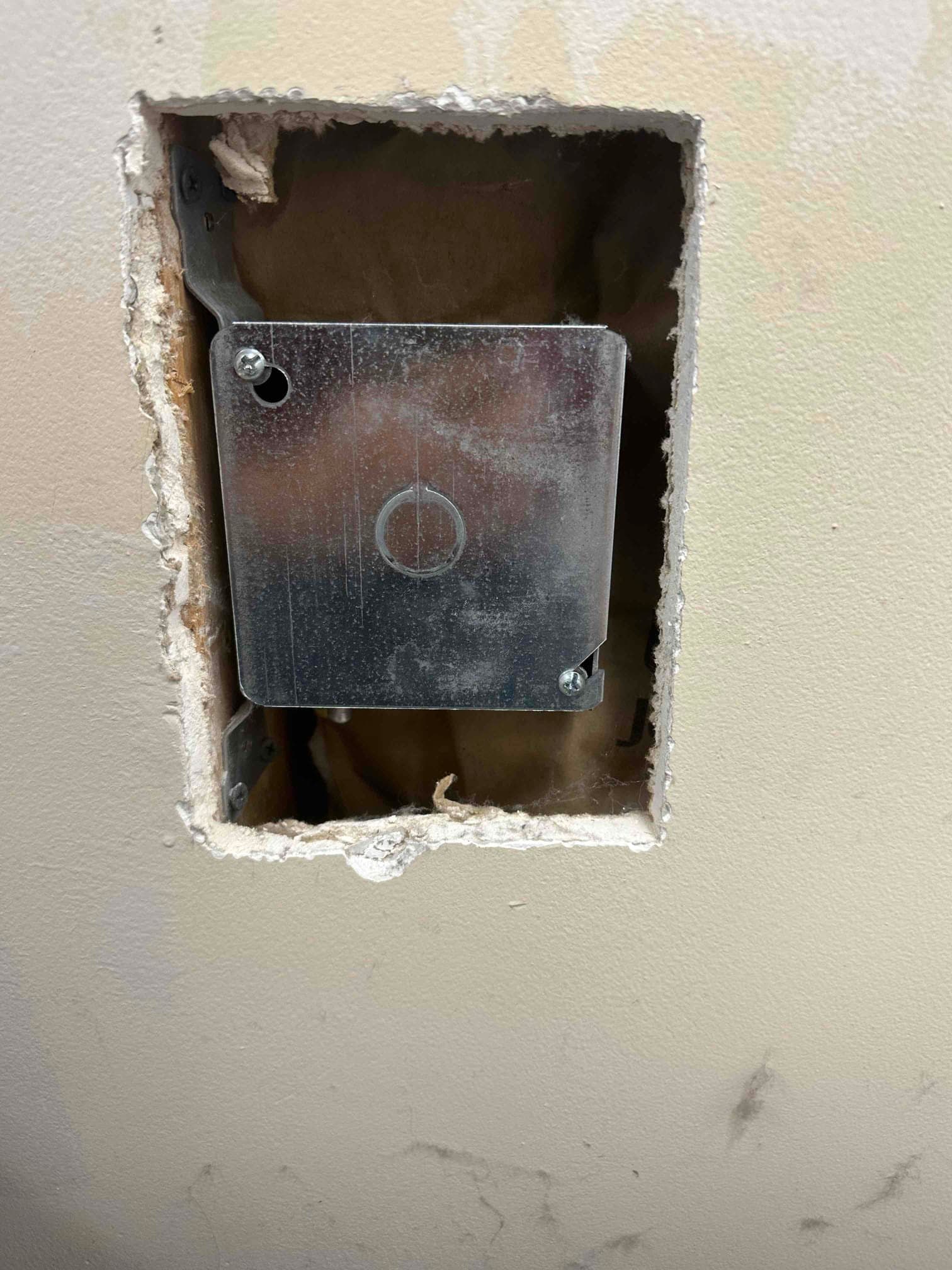 Electrical Outlet Repair & Power Whip Disconnect in Clover, SC