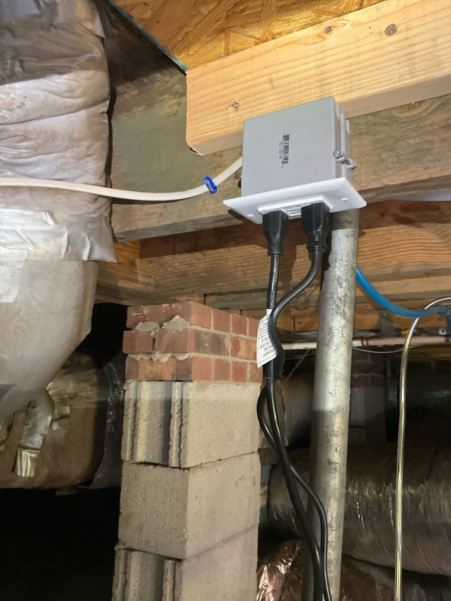 Electrician assessing electrical needs for outlet installation & repair